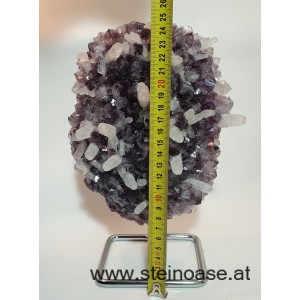 Amethyst mit Calciten auf Ständer